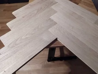 DUBOVÉ PARKETY, rybia kosť MASÍV, TRIEDA 1, šírka 9 cm.Doska